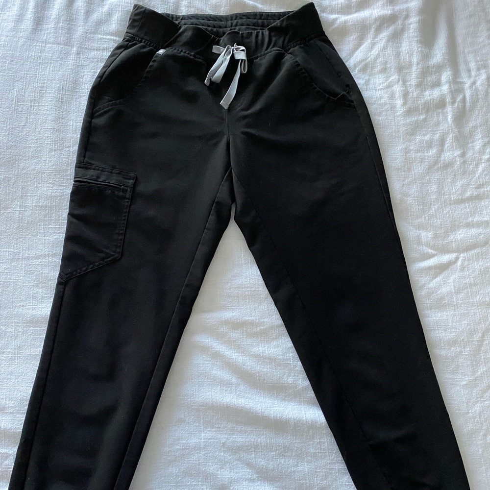 Women’s Figs black scrub bottoms